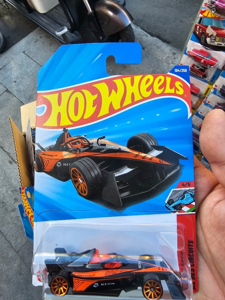 新しいホットウィール2025 Nケース、ポルシェ、BMW、フ - Hot Wheels Car Mainline のレビューと価格